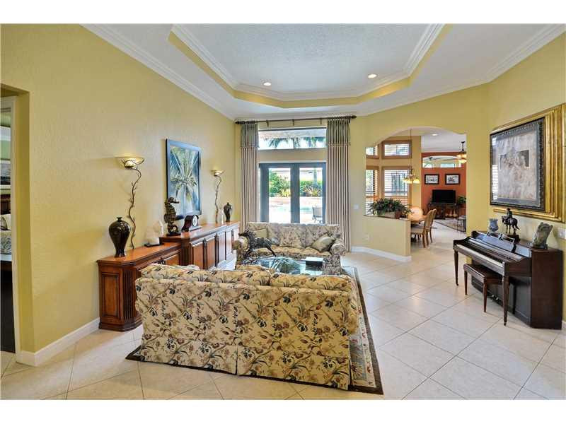 10057 Laurel Road Davie, FL 33328 - Photo 8 of 27 Living Room
