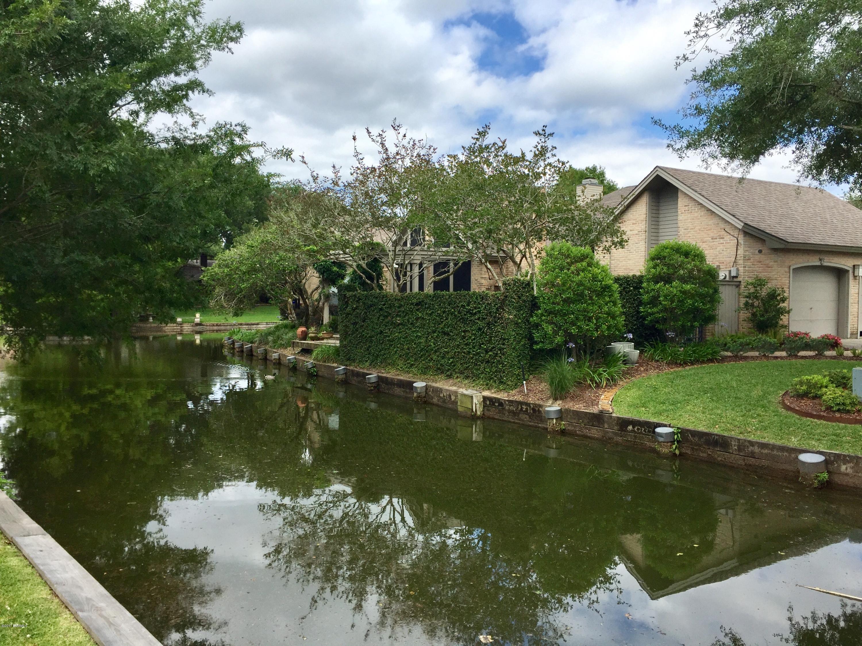 103 Island Point Lafayette, LA 70508 - Photo 1 of 24 Driving Up to House
