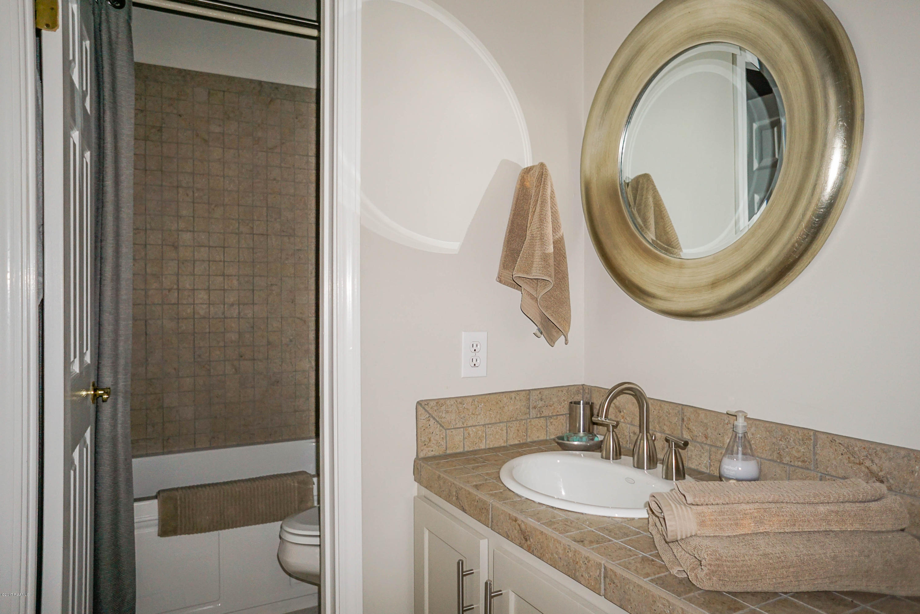 103 Island Point Lafayette, LA 70508 - Photo 21 of 24 Guest Full Bathroom