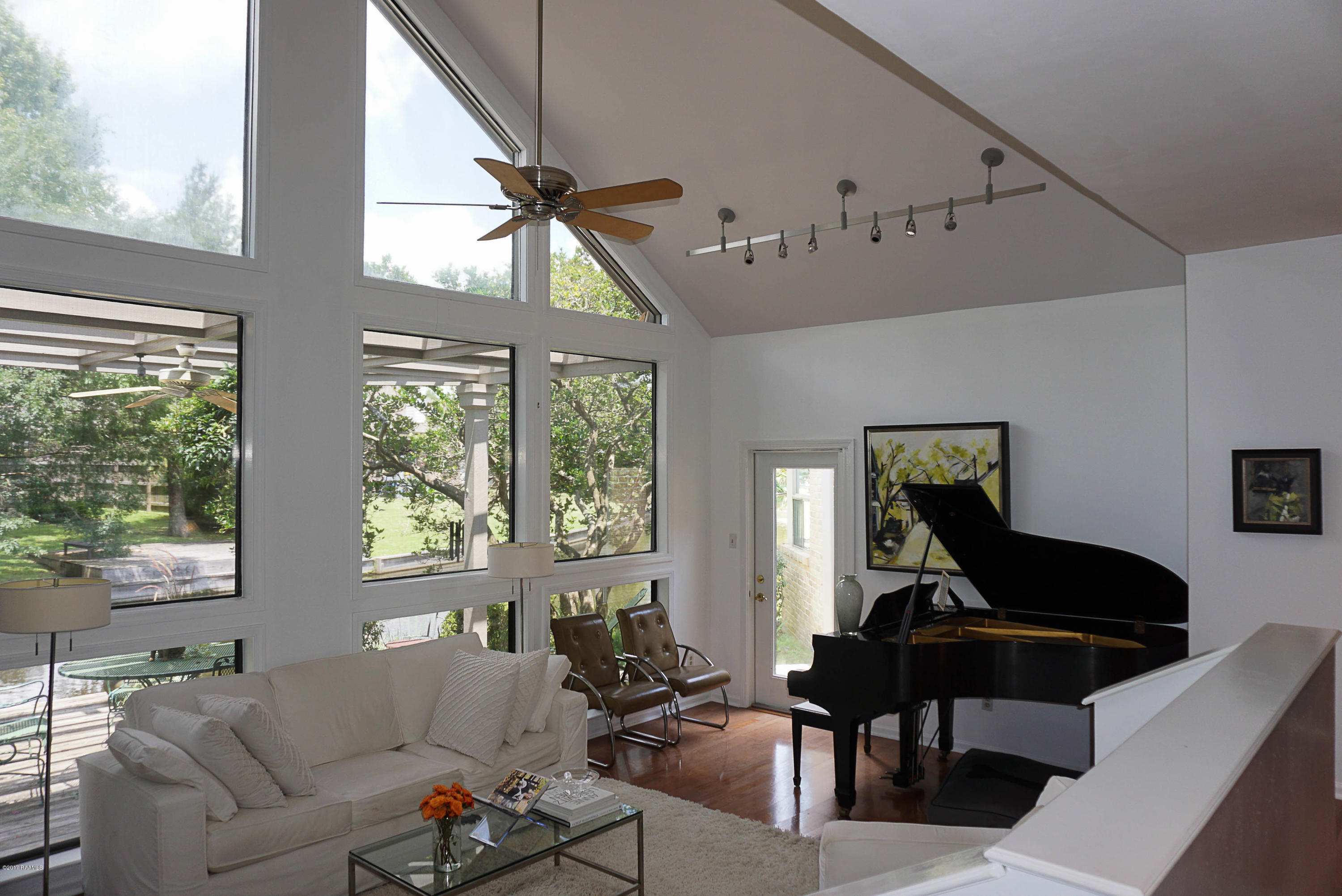 103 Island Point Lafayette, LA 70508 - Photo 7 of 24 Living Room 1