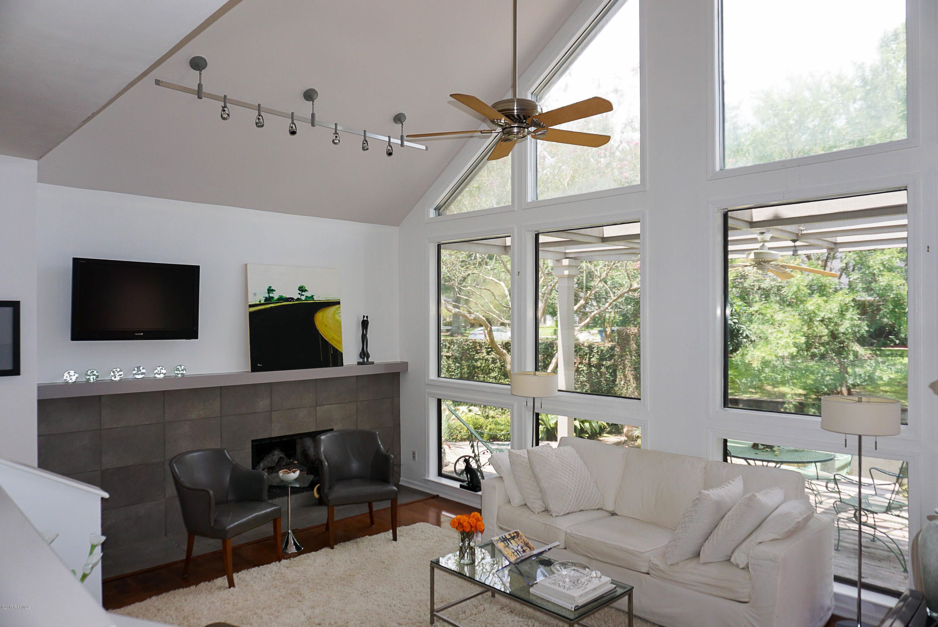 103 Island Point Lafayette, LA 70508 - Photo 8 of 24 Living Room 2