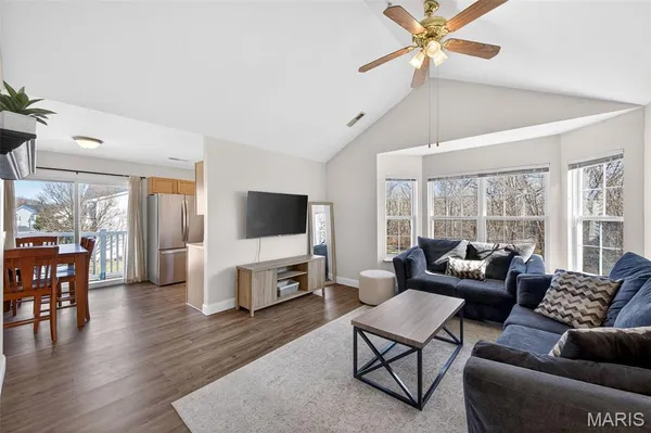 $184,900 | 480 Benton Drive, Unit K, St. Peters, MO 63376