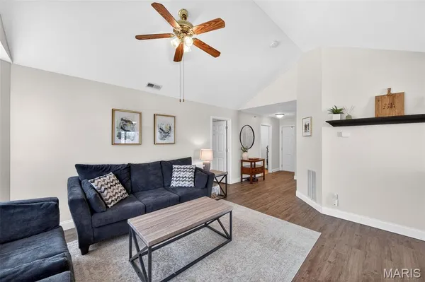 $184,900 | 480 Benton Drive, Unit K, St. Peters, MO 63376