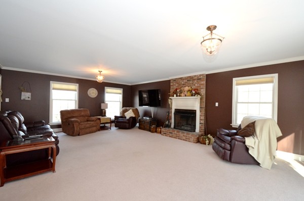2 Sidoti Lane Rutland, MA 01543 - Photo 6 of 20 Gallery Image 6