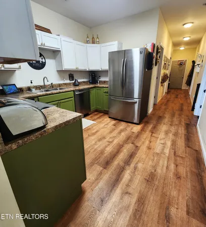 $799,900 | 21876 East Coast Tellico Parkway, Greenback, TN 37742