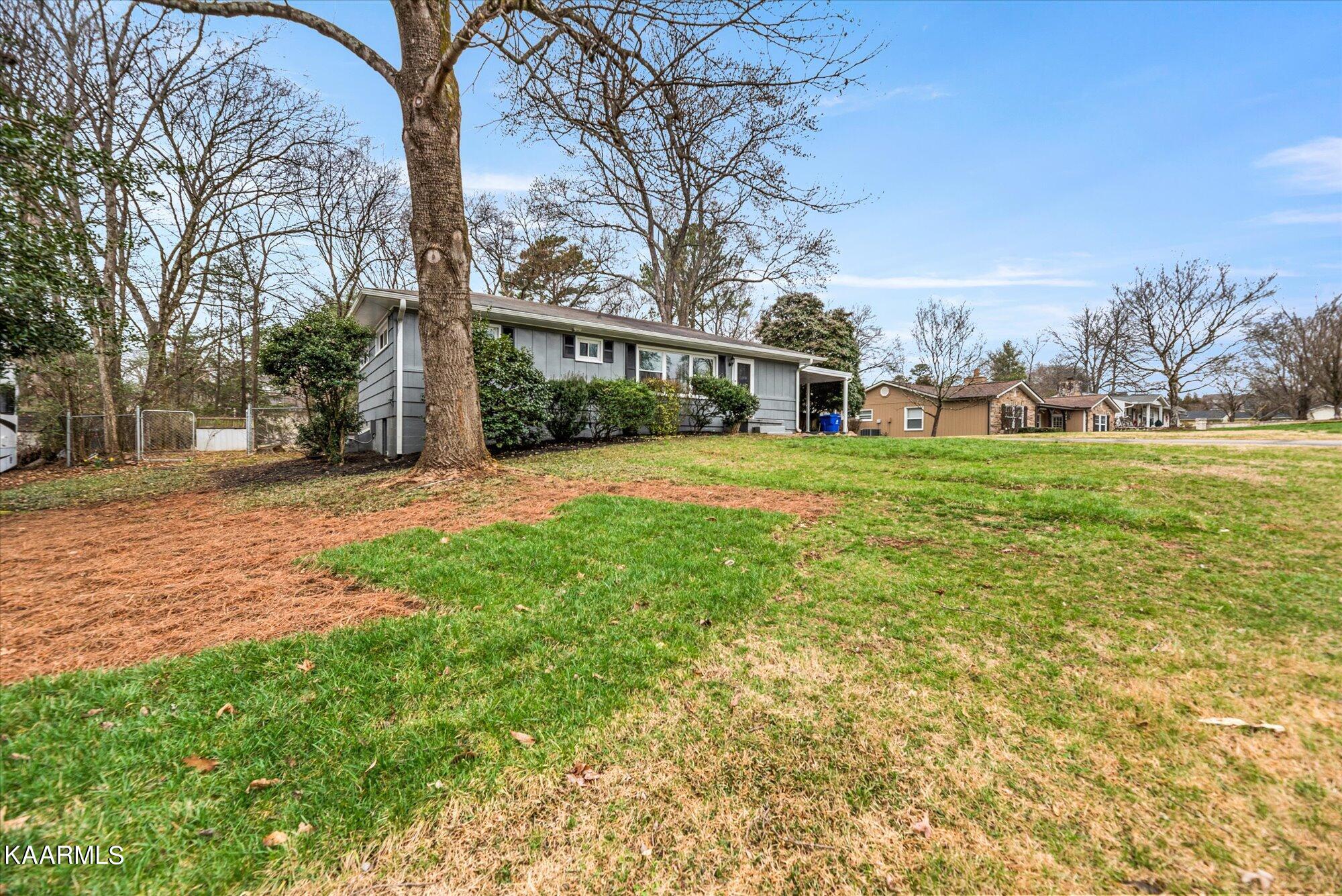 1208 Huntington Road Southwest Knoxville, TN 37919 - Photo 2 of 19 Front Yard