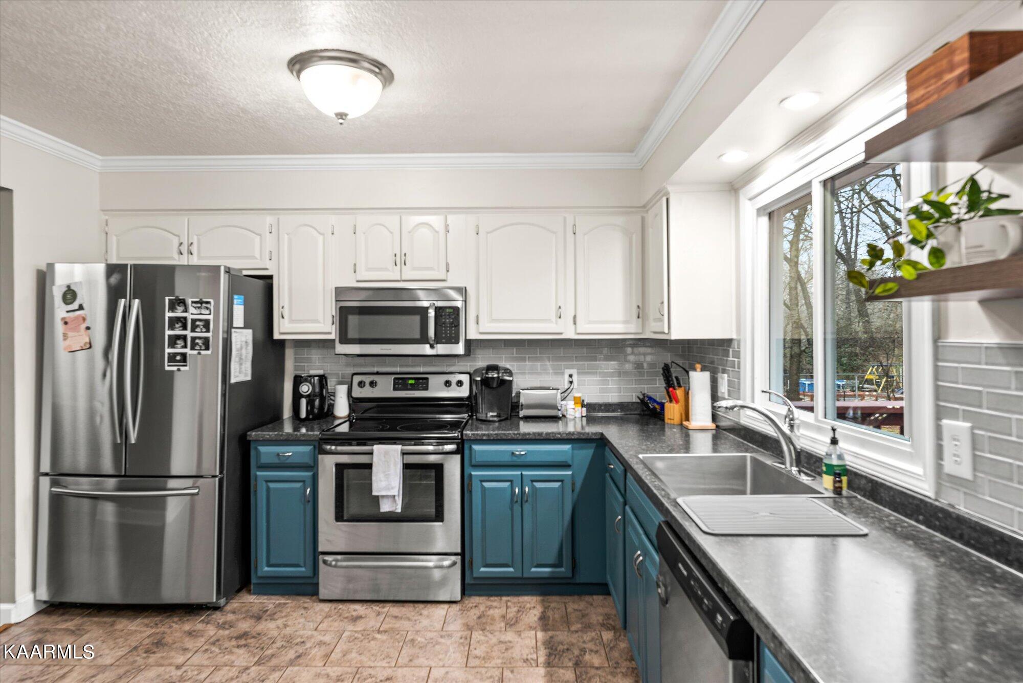 1208 Huntington Road Southwest Knoxville, TN 37919 - Photo 6 of 19 Kitchen