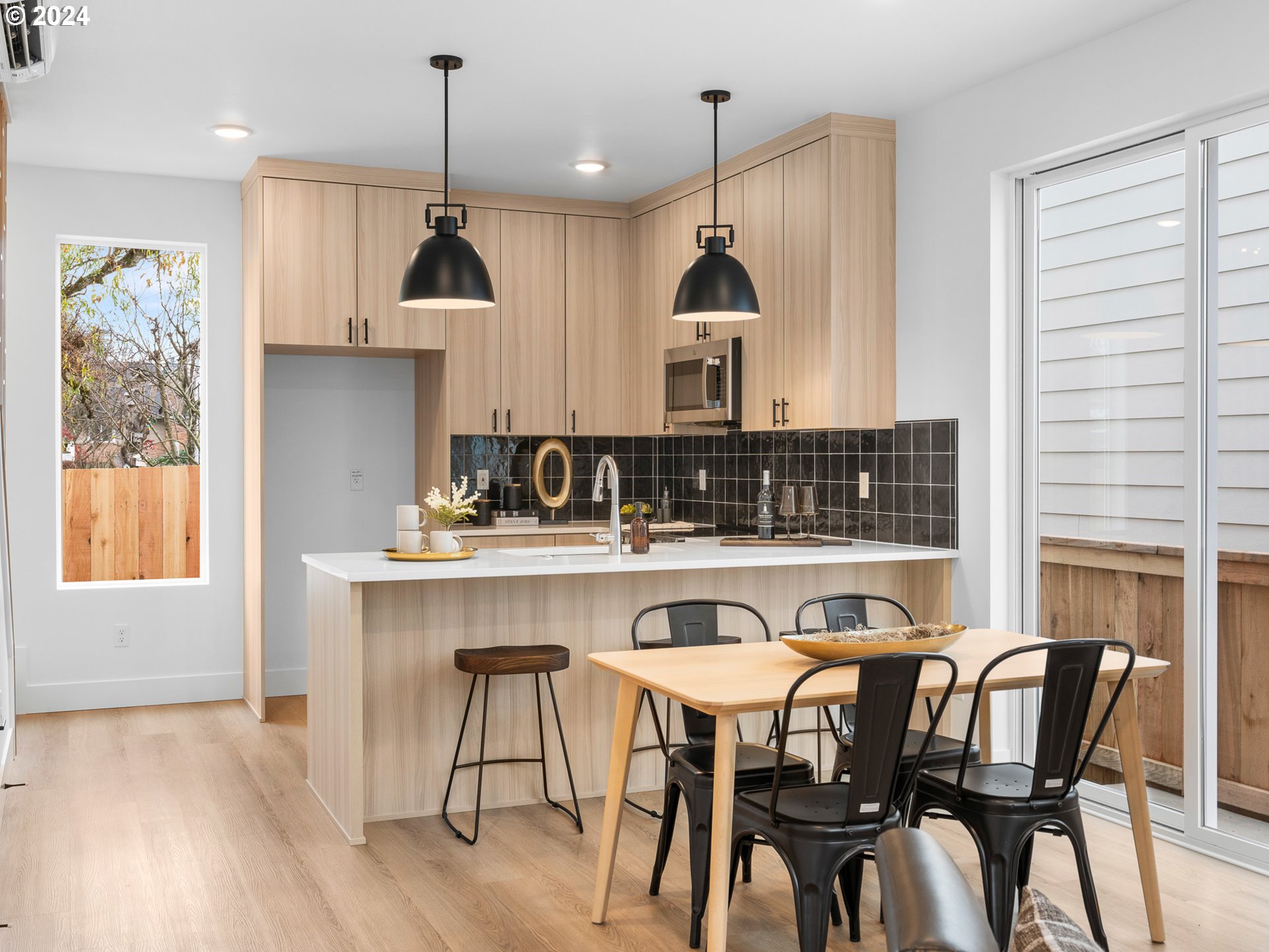 6191 North Amherst Street Portland, OR 97203 - Photo 5 of 20