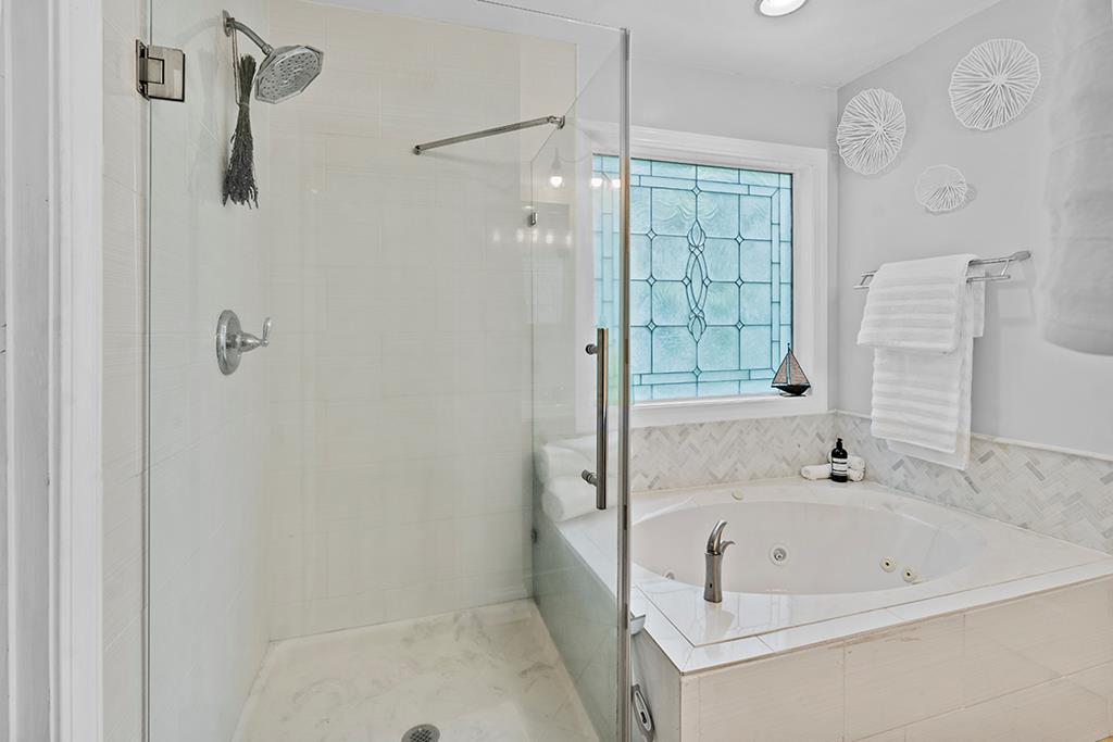 218 Pumphouse Road Greenwood, SC 29649 - Photo 11 of 35 Primary Bathroom