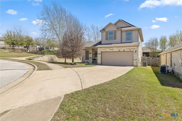 a view of a house with a yard