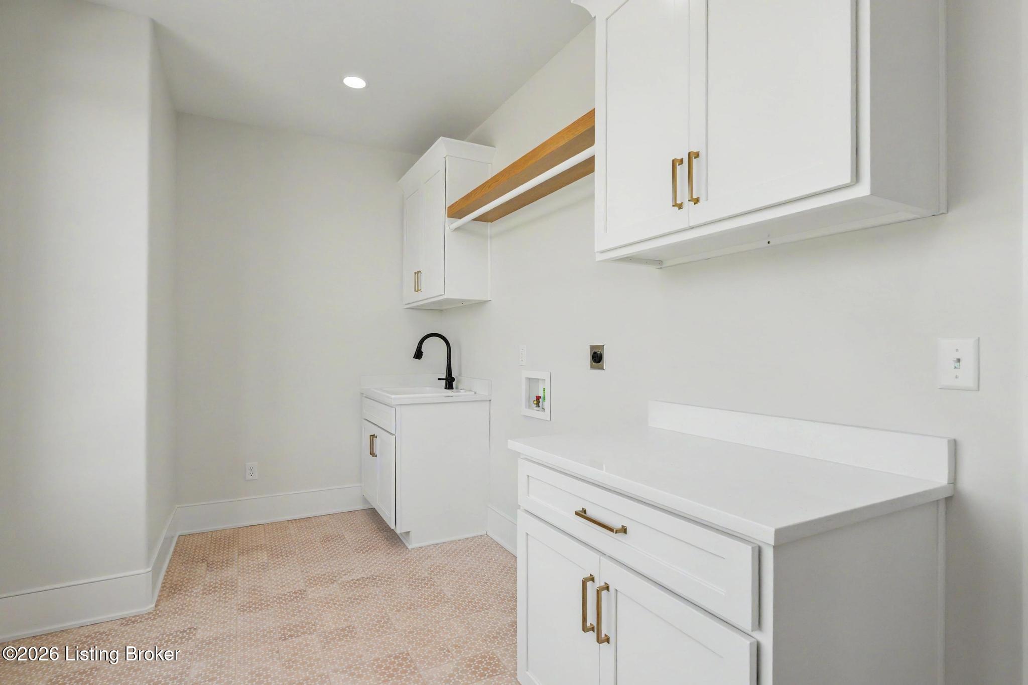 4000 Paramont Commons Boulevard Prospect, KY 40059 - Photo 30 of 60 First Floor Laundry