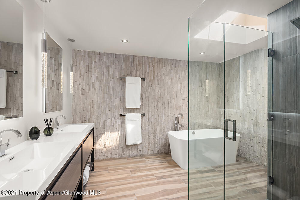 800 Ridge Road, Unit 12 Snowmass Village, CO 81615 - Photo 12 of 27 a spacious bathroom with a sink and a mirror