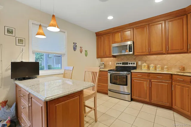 $465,000 | 9 Somerset Drive, Unit 11F, Suffern, NY 10901