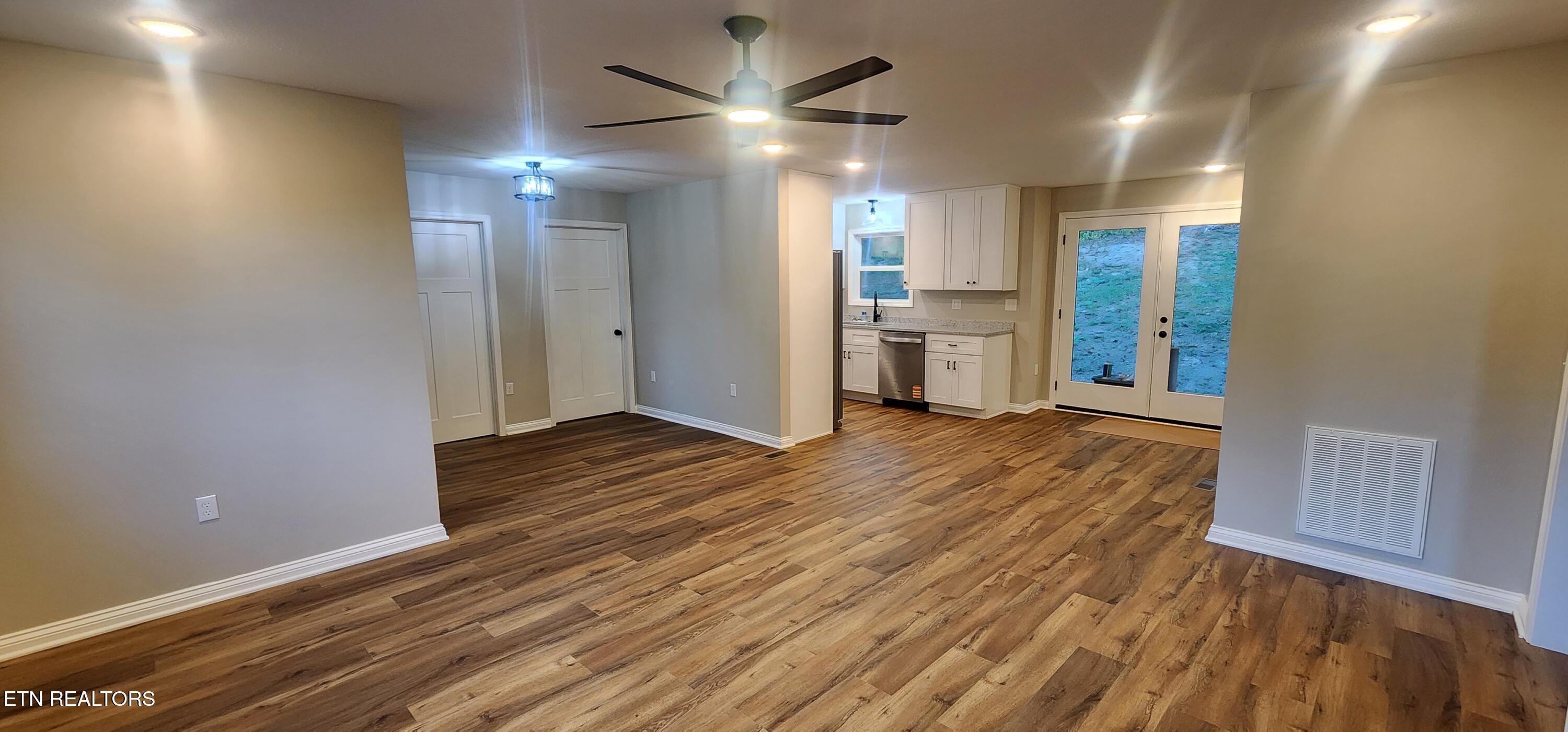 590 Litton Road Oneida, TN 37841 - Photo 17 of 28 LR-DR-KIT