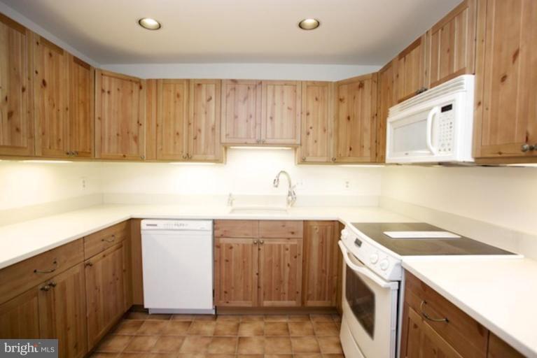 11017 Thrush Ridge Road Reston, VA 20191 - Photo 3 of 17 Kitchen #2