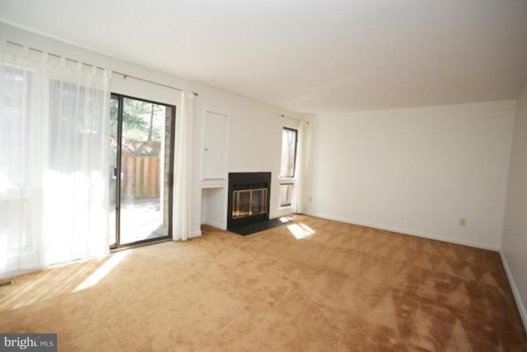 11017 Thrush Ridge Road Reston, VA 20191 - Photo 5 of 17 Living Room