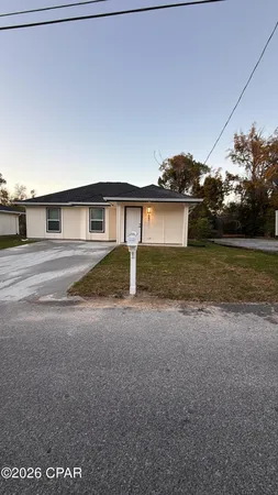 $2,100 | 801 East 12th Street, Panama City, FL 32401