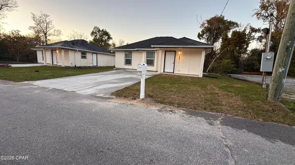 $2,100 | 801 East 12th Street, Panama City, FL 32401