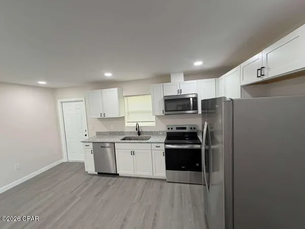 $2,100 | 801 East 12th Street, Panama City, FL 32401