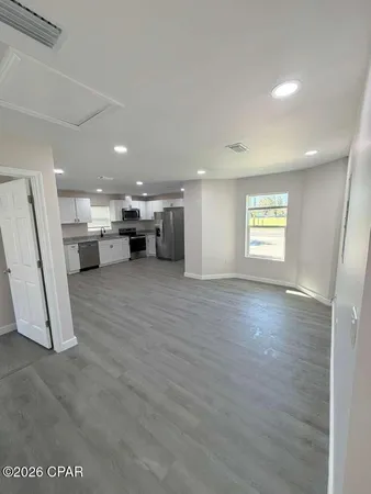 $2,100 | 801 East 12th Street, Panama City, FL 32401