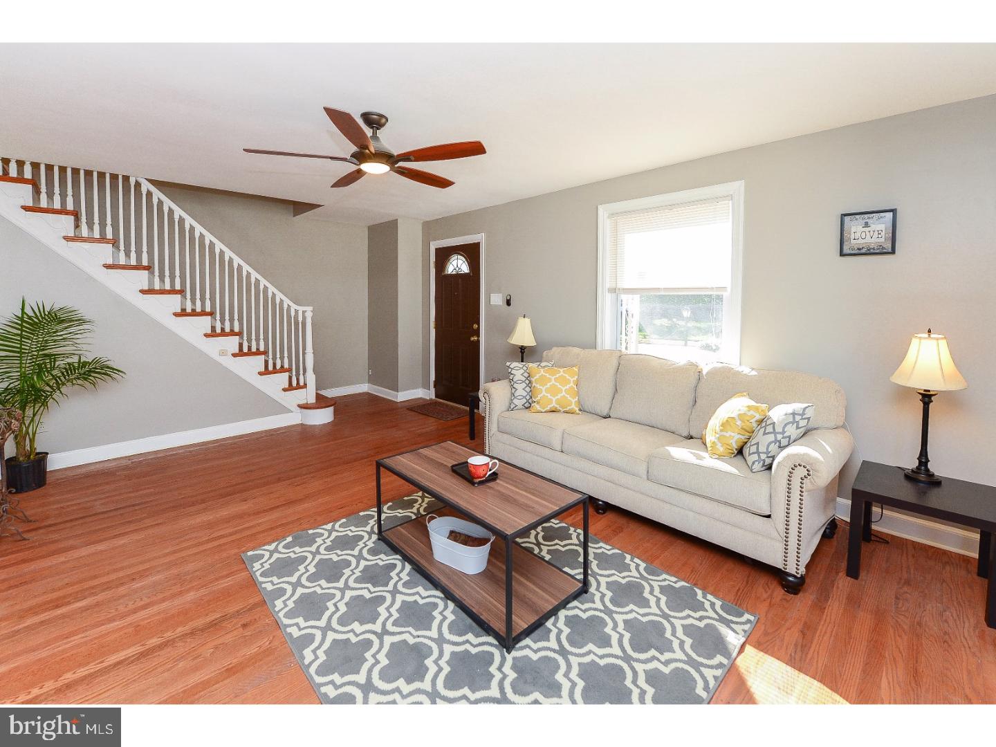 37 Johns Road Cheltenham, PA 19012 - Photo 3 of 25 Living Room