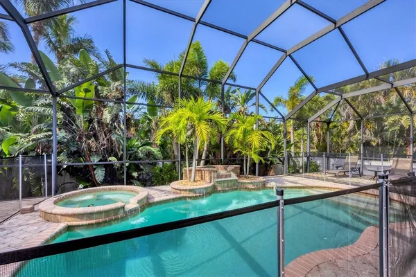 $2,499,999 | 811 La Guna Drive, Venice, FL 34285