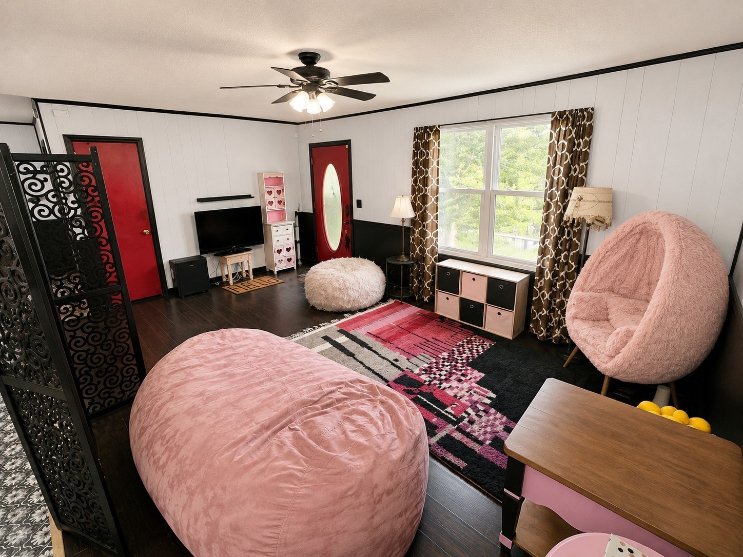 121 Dell Road Gruetli Laager, TN 37339 - Photo 3 of 35 a living room with furniture and a flat screen tv