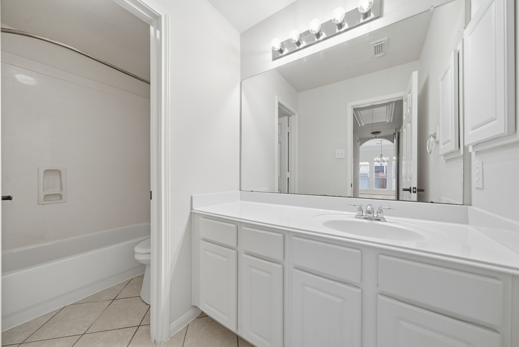 17714 Sunset River Lane Houston, TX 77084 - Photo 13 of 20 a bathroom with a bathtub and a sink
