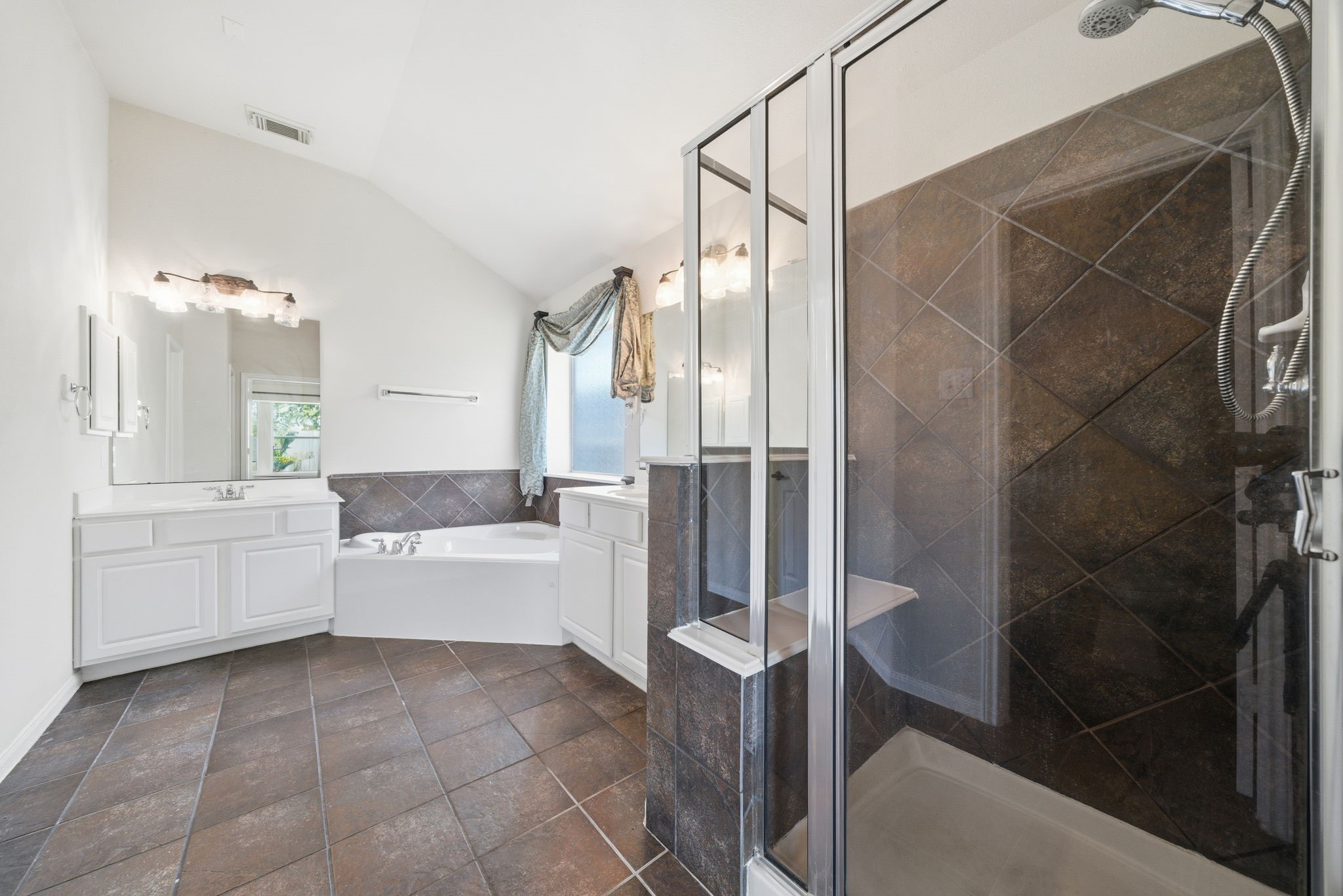 17714 Sunset River Lane Houston, TX 77084 - Photo 10 of 20 a large bathroom with a bathtub and a sink