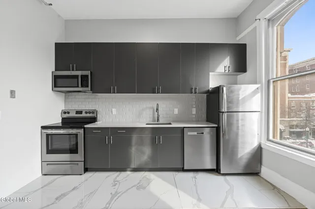 $1,500 | 5 Broadway, Unit 308, Troy, NY 12180