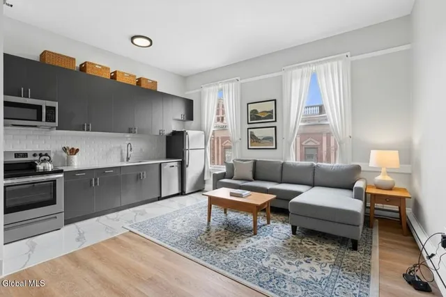 $1,500 | 5 Broadway, Unit 308, Troy, NY 12180