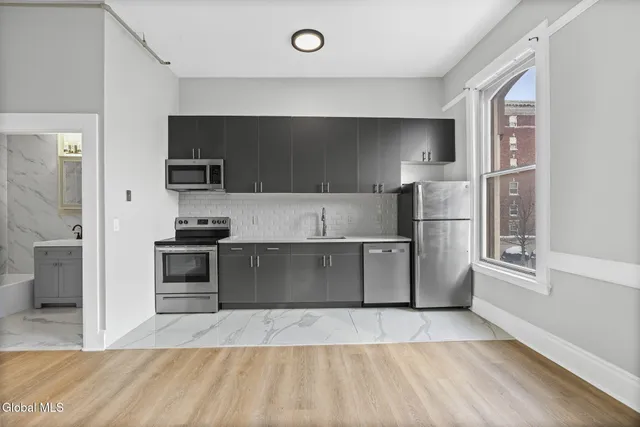 $1,500 | 5 Broadway, Unit 308, Troy, NY 12180