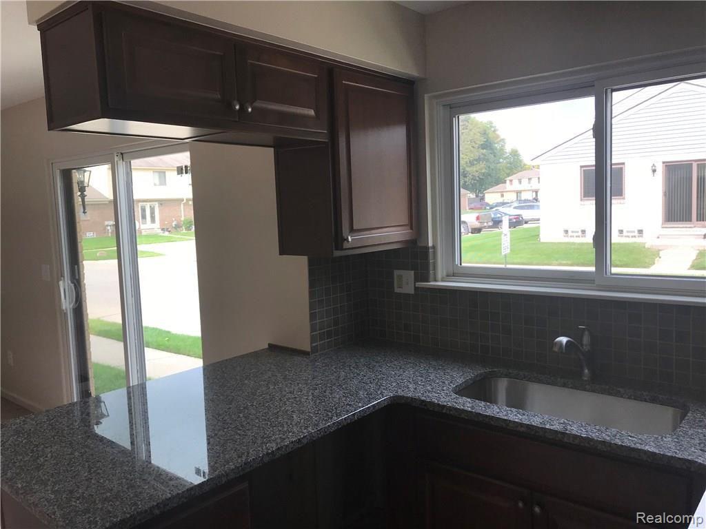 48622 Sugarbush Road, Unit 1 New Baltimore, MI 48047 - Photo 8 of 24 IMG_4642.JPG