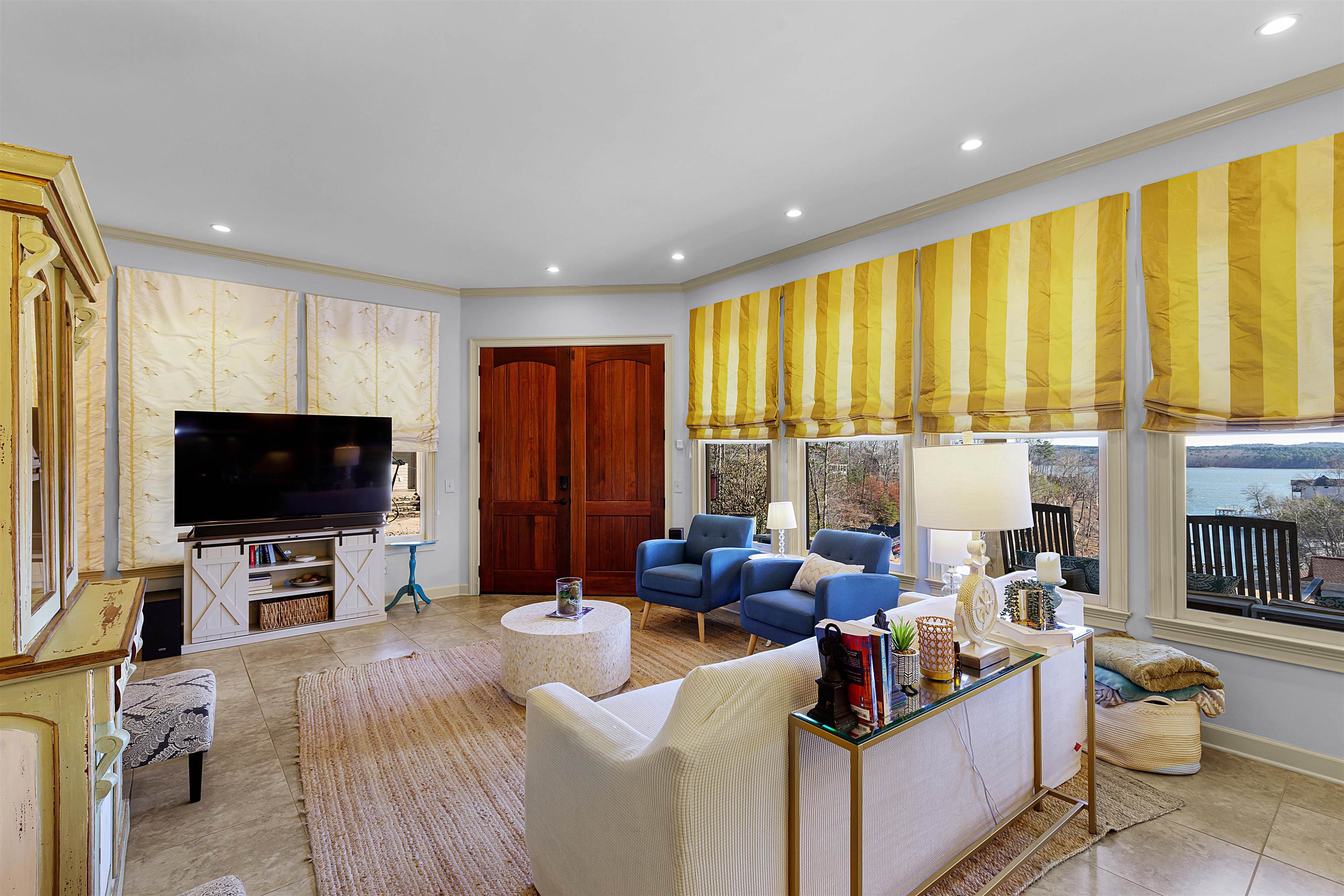 70 Light Pointe Savannah, TN 38372 - Photo 5 of 20 a living room with furniture and a flat screen tv