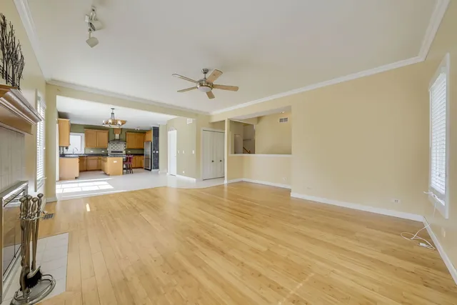 $624,000 | 801 West Veterans Parkway, Addison, IL 60101