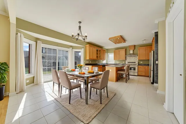 $624,000 | 801 West Veterans Parkway, Addison, IL 60101