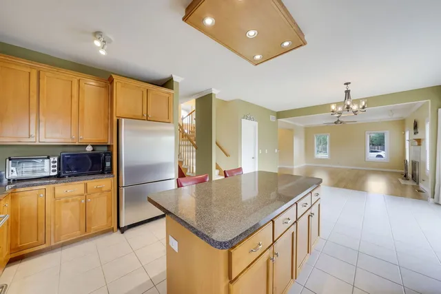 $624,000 | 801 West Veterans Parkway, Addison, IL 60101