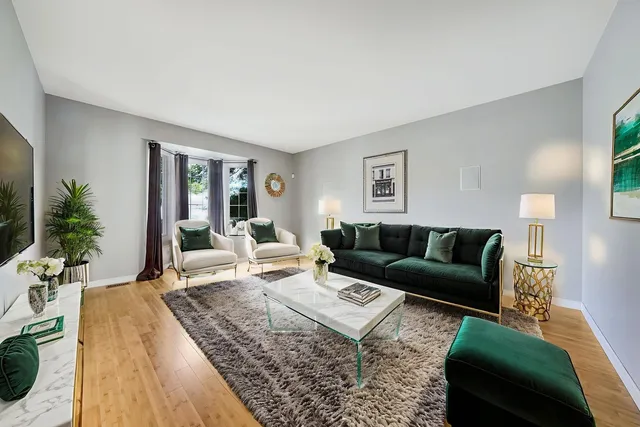 $624,000 | 801 West Veterans Parkway, Addison, IL 60101