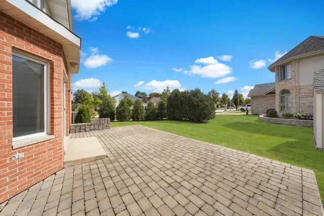 $624,000 | 801 West Veterans Parkway, Addison, IL 60101