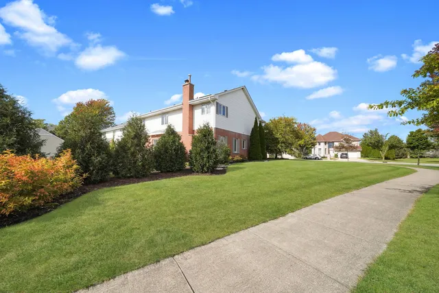 $624,000 | 801 West Veterans Parkway, Addison, IL 60101