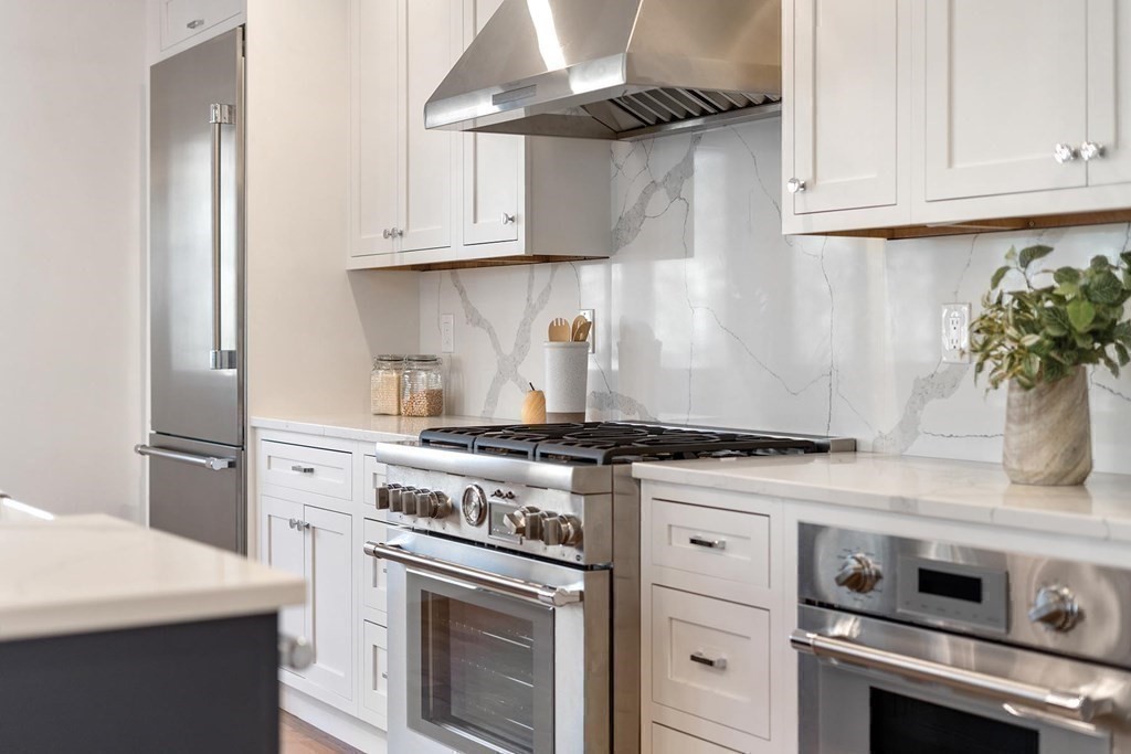 24 Bartlett Crescent, Unit 2 Brookline, MA 02446 - Photo 12 of 27