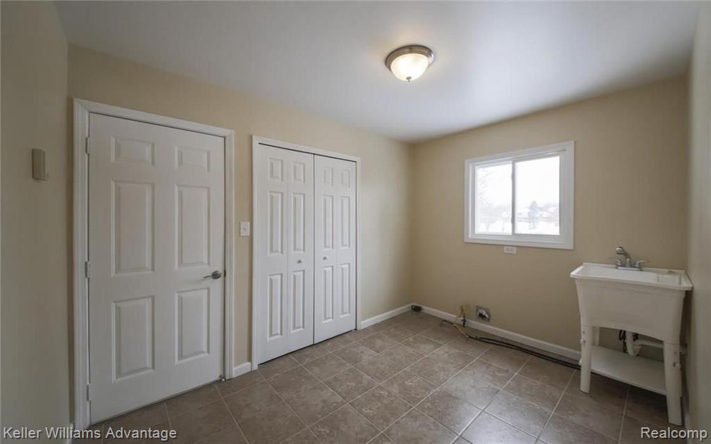 36932 Fox Run Farmington Hills, MI 48331 - Photo 23 of 37