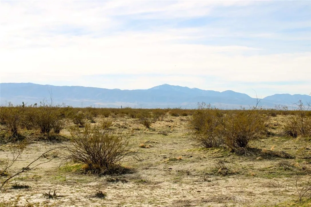 179937 Johnson Road Phelan, CA 92371 - Photo 12 of 16 a view of lake and mountain