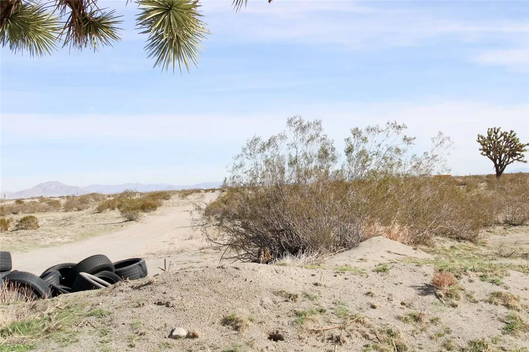 179937 Johnson Road Phelan, CA 92371 - Photo 6 of 16 a view of ocean with a mountain