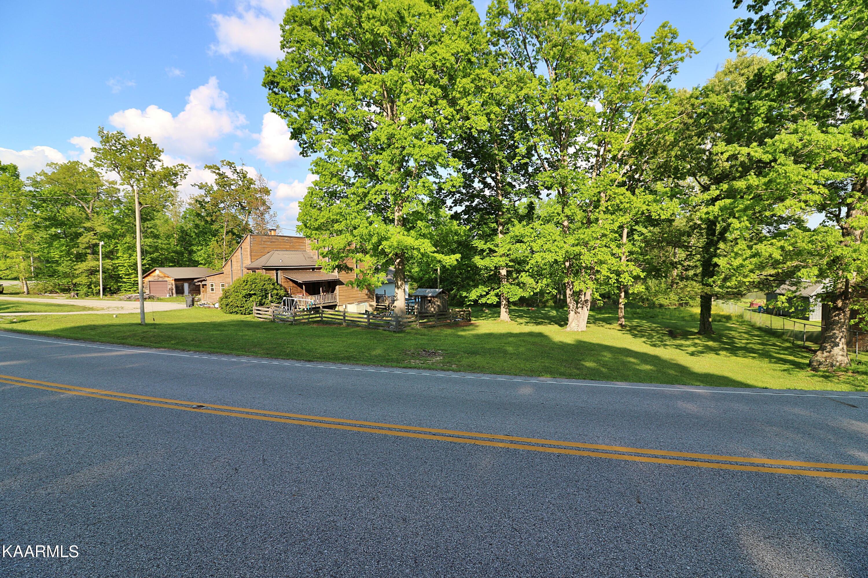 801 Leatherwood Road Oneida, TN 37841 - Photo 3 of 16 094A9777