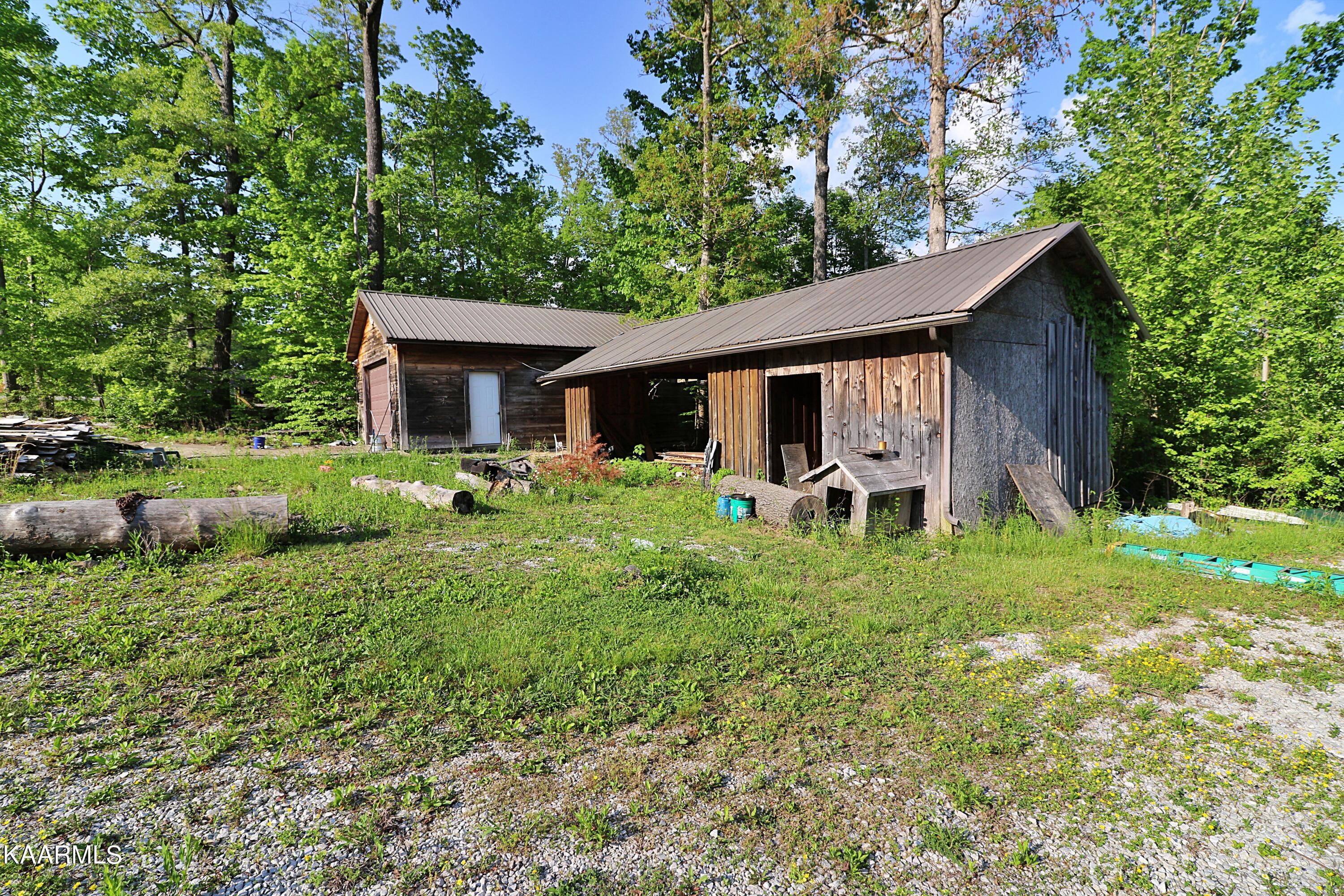 801 Leatherwood Road Oneida, TN 37841 - Photo 8 of 16 094A9783
