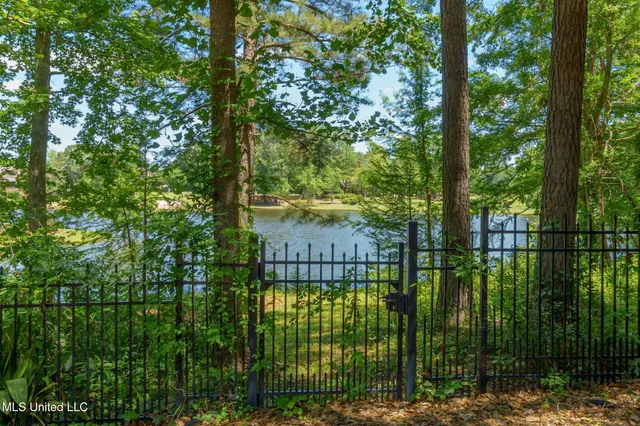 $1,074,900 | 28 Millikens Bend Road, Hattiesburg, MS 39402