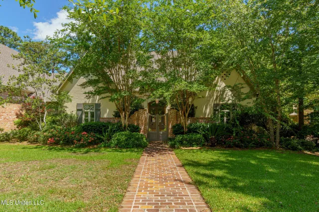 $1,074,900 | 28 Millikens Bend Road, Hattiesburg, MS 39402