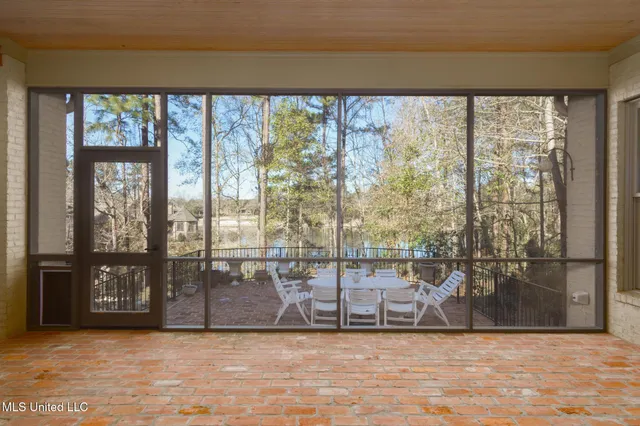 $1,074,900 | 28 Millikens Bend Road, Hattiesburg, MS 39402