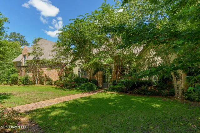 $1,074,900 | 28 Millikens Bend Road, Hattiesburg, MS 39402